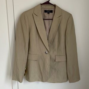 Cute blazer, no flaws!